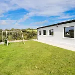 4-bed With Woodburning Stove,short Stroll To The Along A Quiet Country Lane Dom wakacyjny Ballyvaldon