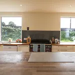 Dom wakacyjny 4-bed With Woodburning Stove,short Stroll To The Along A Quiet Country Lane Ballyvaldon