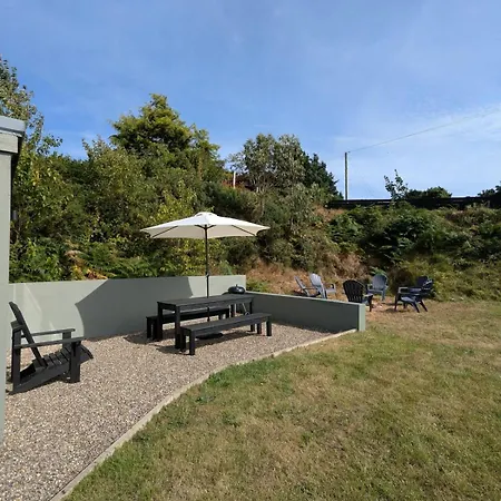4-bed With Woodburning Stove,short Stroll To The Along A Quiet Country Lane *