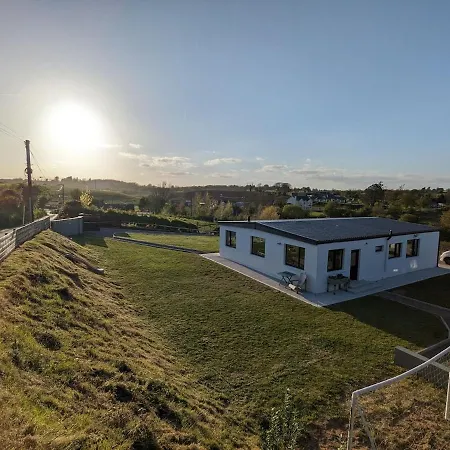 בית נופש 4-bed With Woodburning Stove,short Stroll To The Along A Quiet Country Lane *
