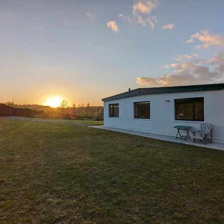 4-bed With Woodburning Stove,short Stroll To The Along A Quiet Country Lane בית נופש