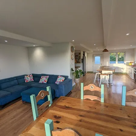 4-bed With Woodburning Stove,short Stroll To The Along A Quiet Country Lane Dom wakacyjny Ballyvaldon