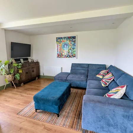4-bed With Woodburning Stove,short Stroll To The Along A Quiet Country Lane