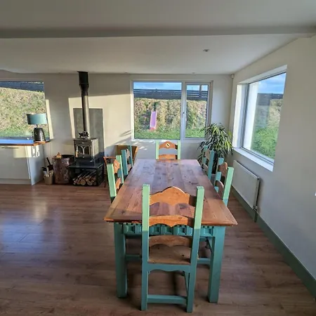 4-bed With Woodburning Stove,short Stroll To The Along A Quiet Country Lane Ballyvaldon