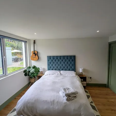 4-bed With Woodburning Stove,short Stroll To The Along A Quiet Country Lane בית נופש Ballyvaldon