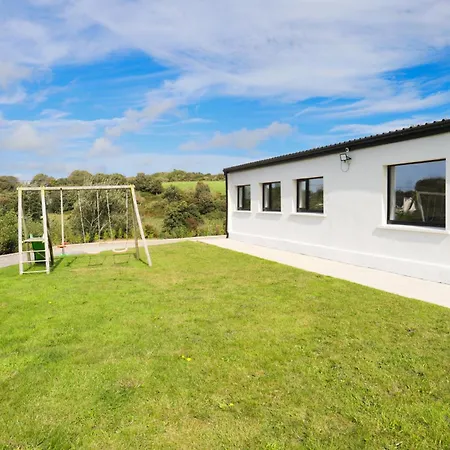 4-bed With Woodburning Stove,short Stroll To The Along A Quiet Country Lane בית נופש Ballyvaldon
