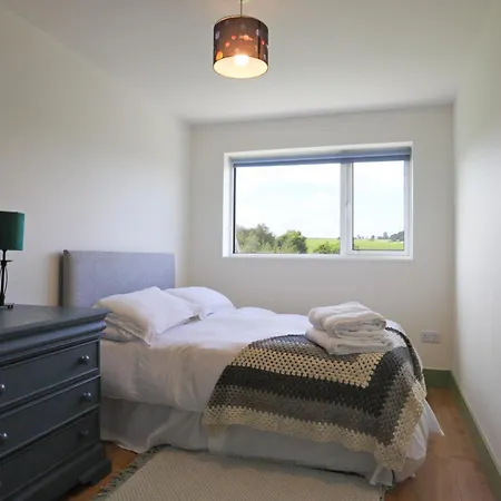 Dom wakacyjny 4-bed With Woodburning Stove,short Stroll To The Along A Quiet Country Lane Ballyvaldon