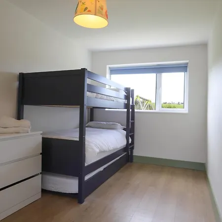 4-bed With Woodburning Stove,short Stroll To The Along A Quiet Country Lane * Ballyvaldon
